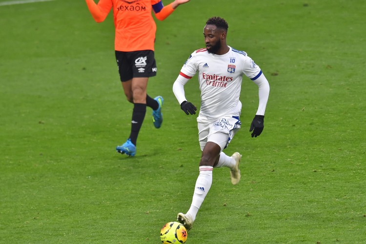 法媒:曼联有意里昂前锋穆萨-登贝莱,已与球员取得联系