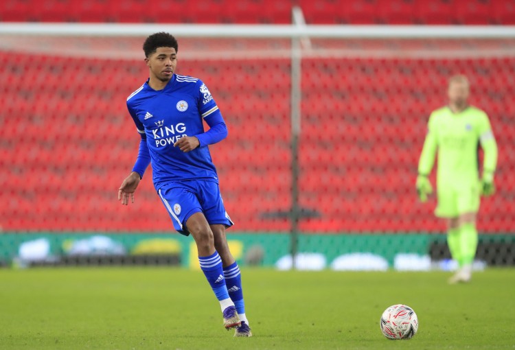 天空体育:切尔西有意莱斯特城中卫福法纳