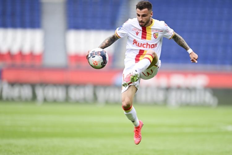 记者：曼联与法国国脚克劳斯深入商谈转会事宜