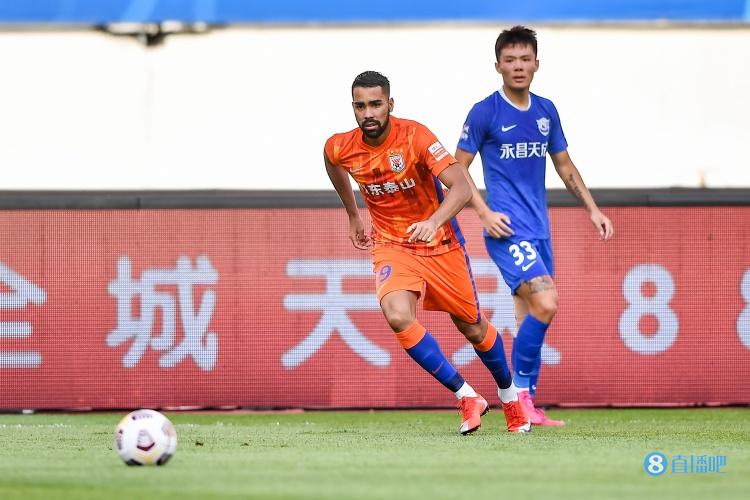 记者：泰山队将微调名单，郭田雨重新报名&德尔加多可能外租离队