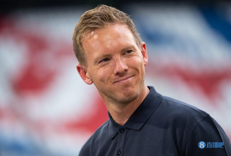 德媒:拜仁夏训一天两练,格拉文贝赫因此前的踝伤暂只能个人训练