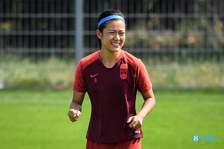 李佳悦社媒表示:看到日本女足拿冠军,知道我们还有很长的路要走