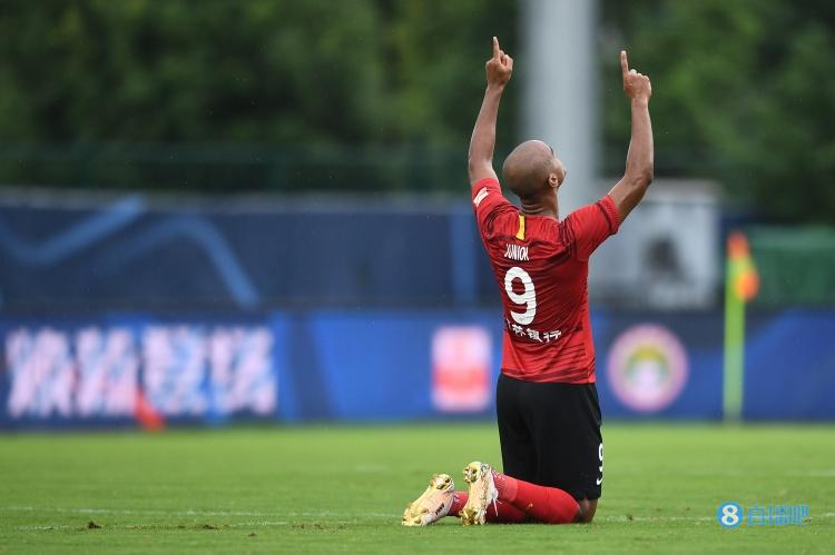 儒尼奥尔:期待主场球迷助威的氛围 将会继续争夺中超金靴