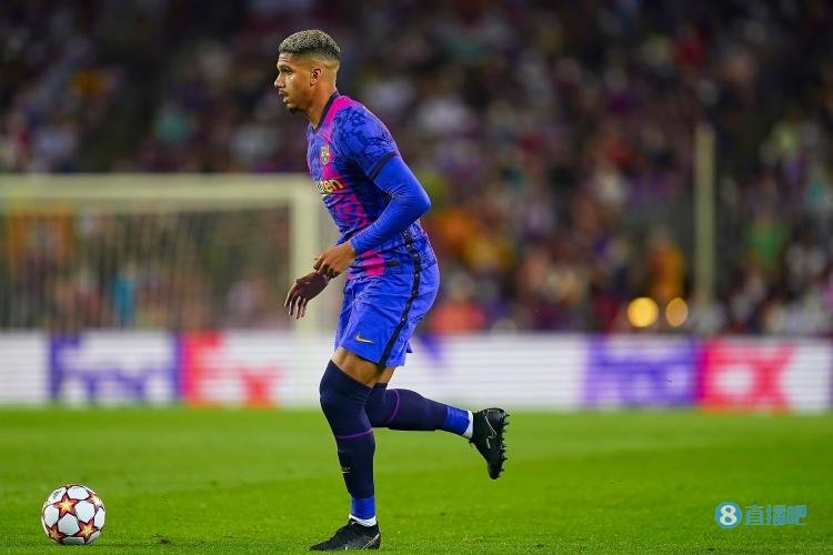 阿劳霍谈莱万:优秀球员的到来非常重要,我们可以一起成长