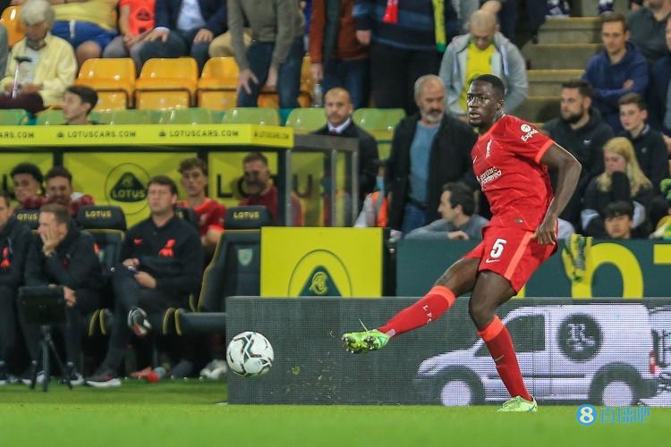 罗宾逊:科纳特已是顶级中卫,他有潜力达到范迪克的高度