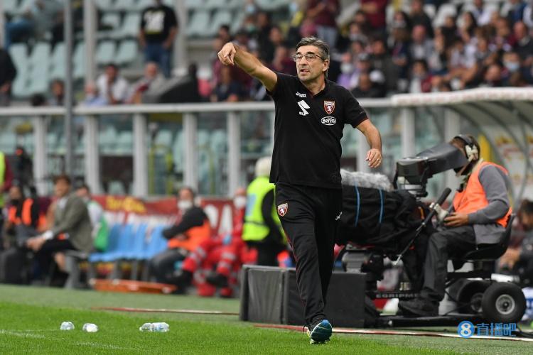 意见不和,友谊赛前都灵主帅与总监激烈争吵、推搡和辱骂