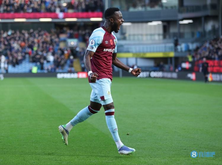 TA:切尔西关注伯恩利边锋科尔内,球员有1750万镑降级条款