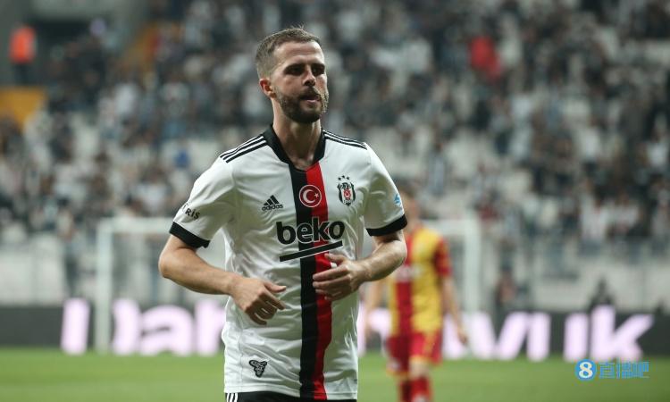 跟队记者:巴萨已收到来自里昂对皮亚尼奇的报价