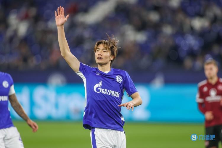 德媒：板仓滉周五已在门兴完成体检，转会费400-500万欧