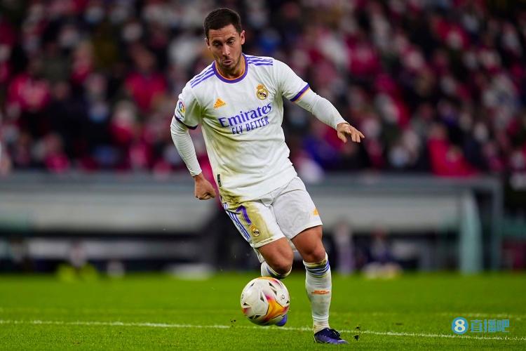 阿斯报:安切洛蒂可能会在国家德比热身赛中让阿扎尔踢9号位