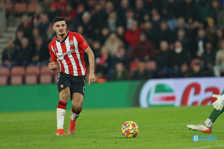 记者：纽卡对切尔西前锋布罗亚感兴趣，但不急于运作转会