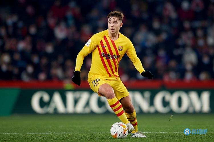 世体:尼科正在考虑外租离开巴萨,以获得更多出场时间