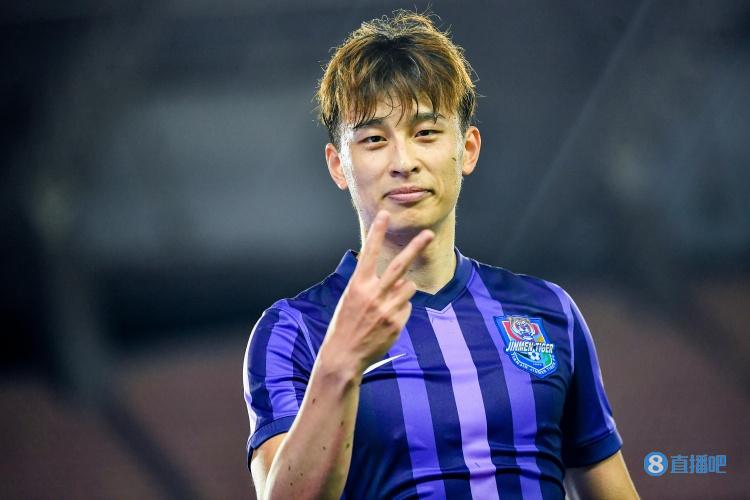 巴顿：于根伟中场下令就压着深足踢 盼有机会代表国足出战亚洲杯