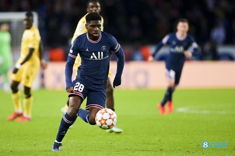 记者:法兰克福500万欧报价21岁中场埃比姆贝,但被巴黎拒绝