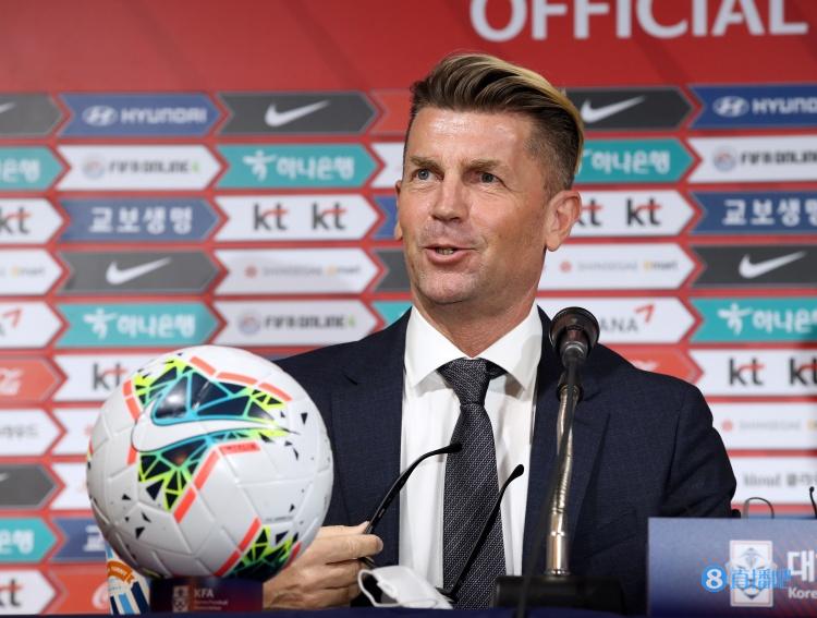 韩国女足主帅:韩国仅1400名女足注册球员,而中国有100万