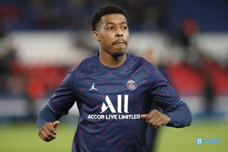 记者:切尔西对金彭贝感兴趣,但球员优先考虑留在巴黎