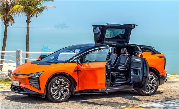 国产最贵电动车“塌房”!50名车主集体控诉:要求退一赔三索赔百万