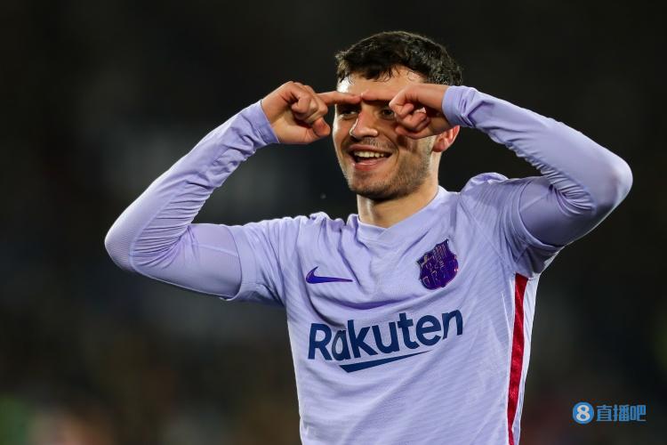 巴萨跟队记者:佩德里将在新赛季身穿8号球衣出战