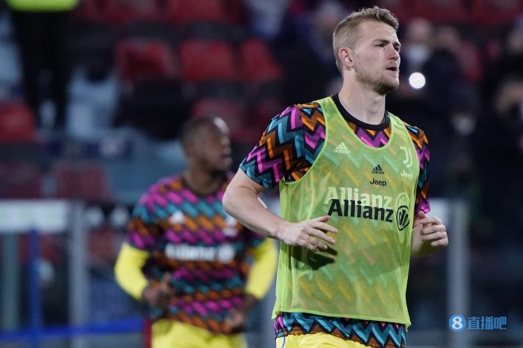 米体：尤文想说服德里赫特续约，愿提供1200万欧年薪并下调违约金