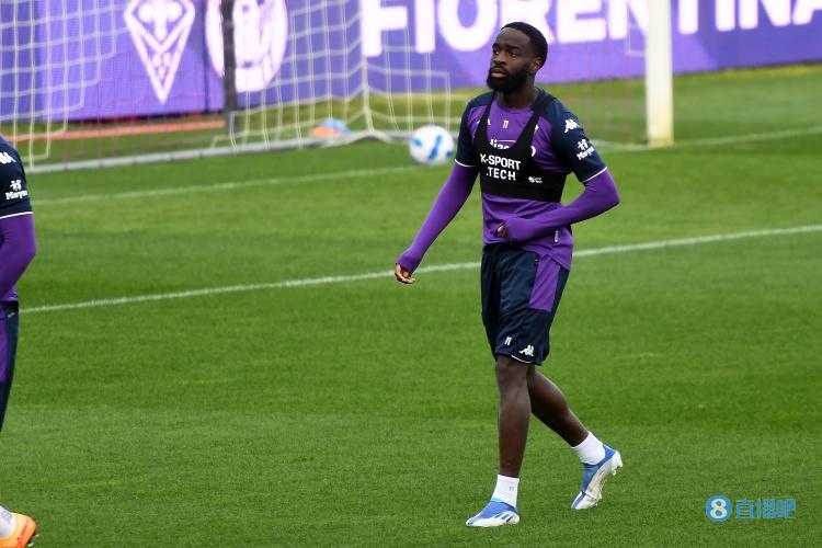 每体:巴萨已经和佛罗伦萨进行了联系,希望邀请后者参加甘伯杯