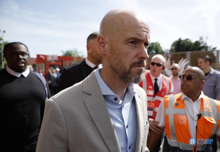 曼彻斯特晚报:滕哈赫在球队进行传球训练时,吐槽队员失误太多了