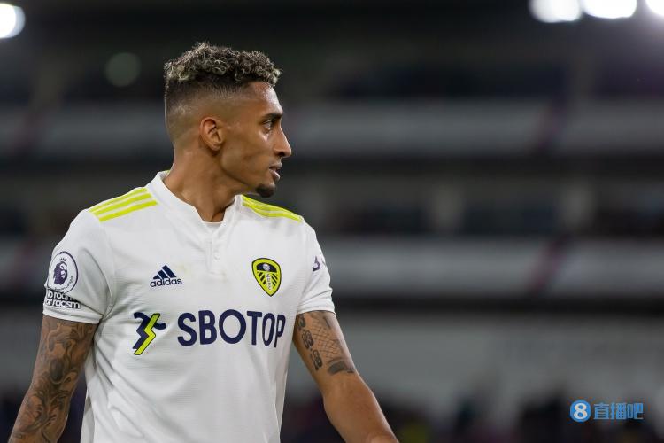 跟队记者：巴萨总价6000万欧签拉菲尼亚接近完成 球员年薪600万欧