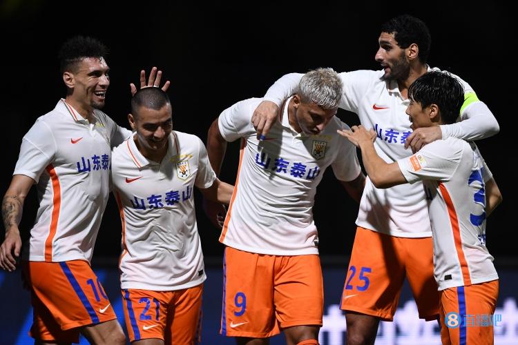 鲁媒:泰山队的板凳厚度是取胜关键,克雷桑特点不断与球队相融