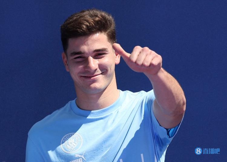 继特维斯和阿圭罗后,阿尔瓦雷斯是在社区盾破门的阿根廷第3人