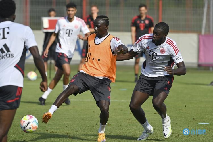 记者:拜仁今夏不卖于帕,当前专注引进德里赫特&特尔