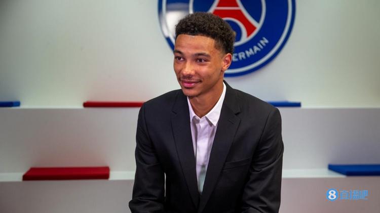 埃基蒂克:加盟巴黎后毫无畏惧,并不担心自己的出场时间