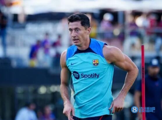 每体：莱万已经和巴萨签约确认将身穿9号球衣