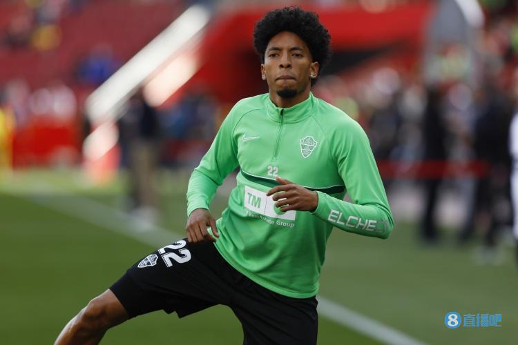 世体：若无法引进马科斯-阿隆索，巴萨考虑埃尔切后卫莫西卡