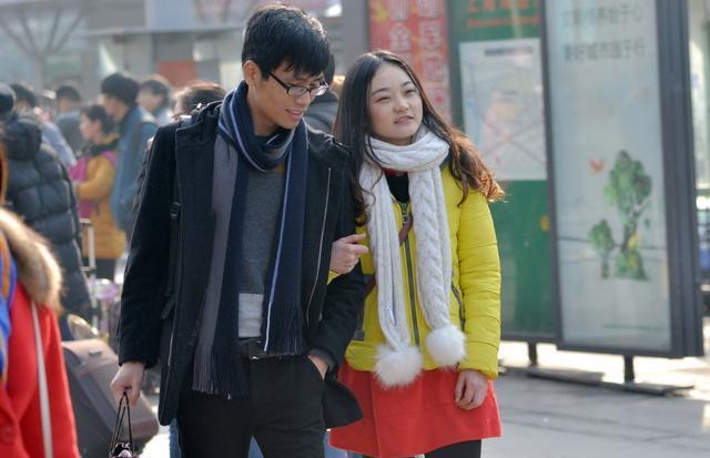 “你月薪五万,随便少买个包,都能养活弟媳一家,真够冷血无情”