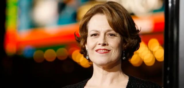 《阿凡达2》72岁女演员扮演主角的女儿?詹姆斯卡梅隆调皮回应