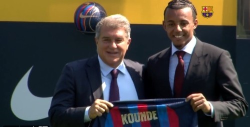 后防大闸他来了!巴萨新援孔德正式亮相签字并与小球迷互动!