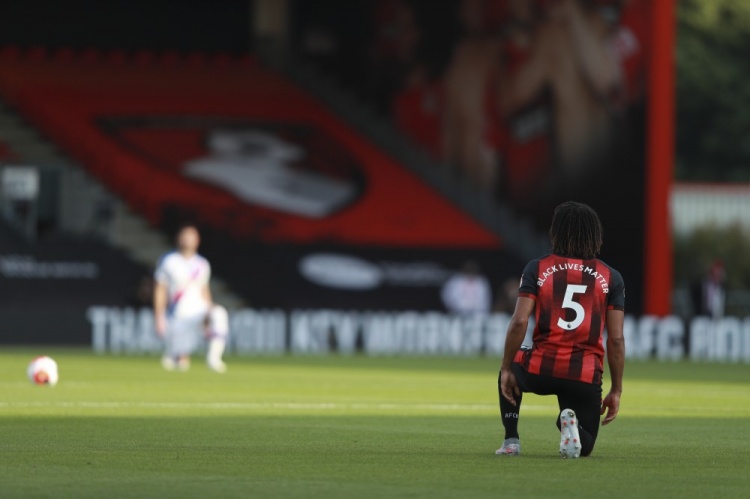 邮报:伯恩茅斯新赛季英超联赛将不会进行单膝下跪行动