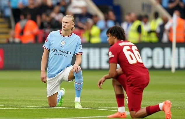 邮报:英超球员希望赛前不再为“黑命贵”运动下跪,本周举行会议