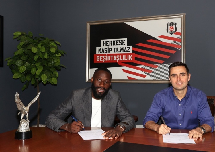 官方：西汉姆左后卫马苏亚库租借加盟贝西克塔斯