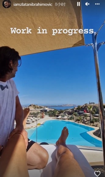 这很伊布!伊布躺着欣赏海景,旁人帮其按脚“不敢”与其直视?