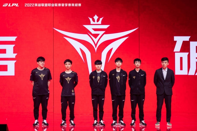 LPL昨日赛后返图：V5更近一步 BLG堕入海底