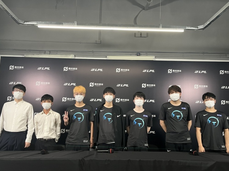 TT赛后群访Kepler:赢下的关键是我们这个队伍的实力比对面强吧