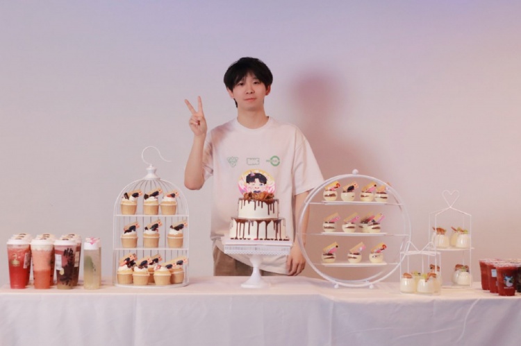 LNG生日返图:再一次祝我们LP小选手生日快乐呀