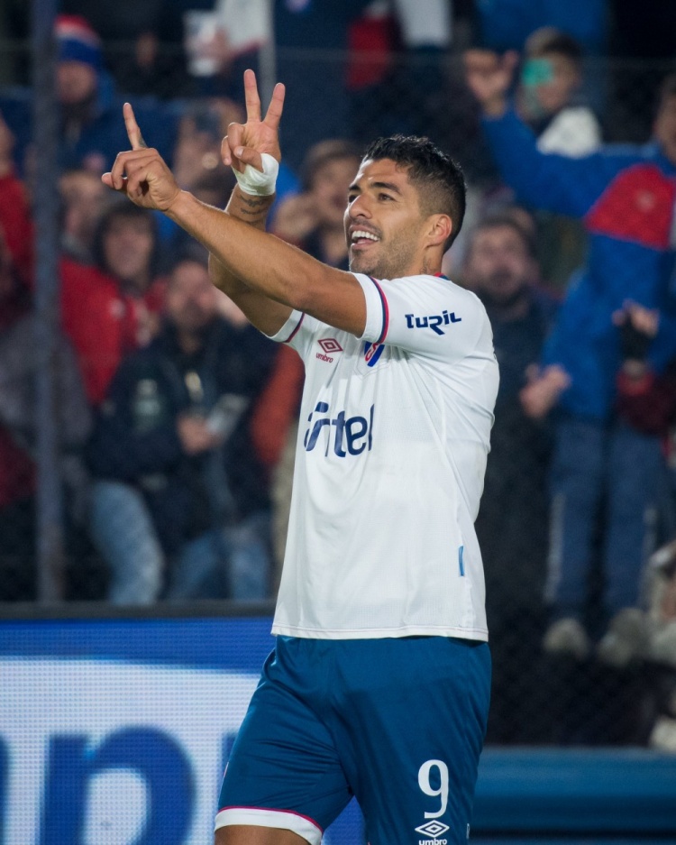 ?还是那个苏神!现场视角看苏亚雷斯头槌攻入回归民族队首球