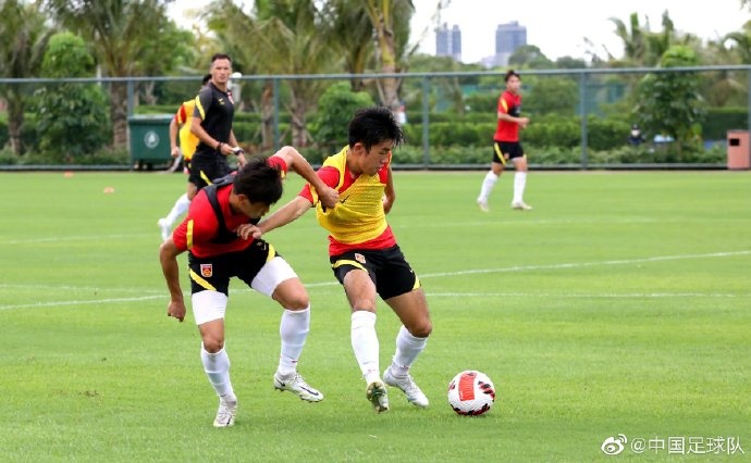 国足选拔队队内对抗赛,红队方昊进球陶强龙和谭龙破门黄队逆转