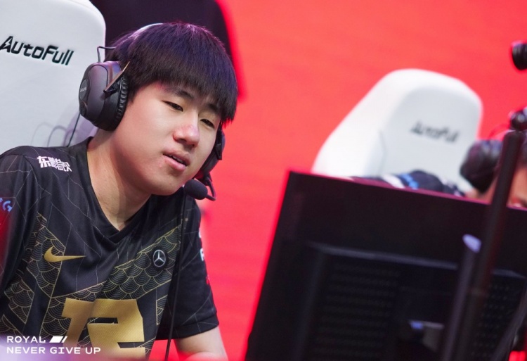 季后赛要到了 外挂该续费了!GALA状态回暖 两局比赛出色发挥