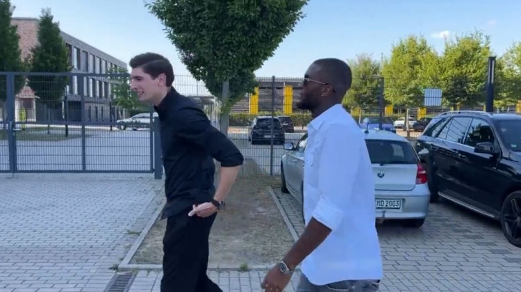 罗马诺:莫德斯特已完成多特蒙德体检,双方已签署所有合同