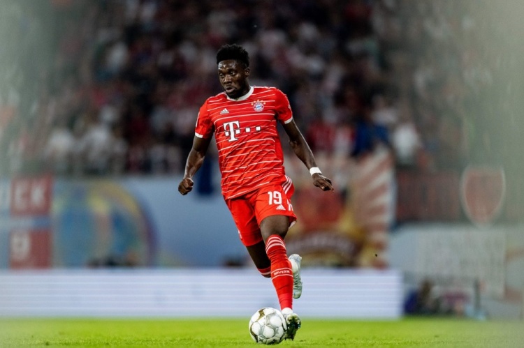 阿方索·戴维斯：今年我们目标三冠王 最大竞争对手是莱比锡或多特