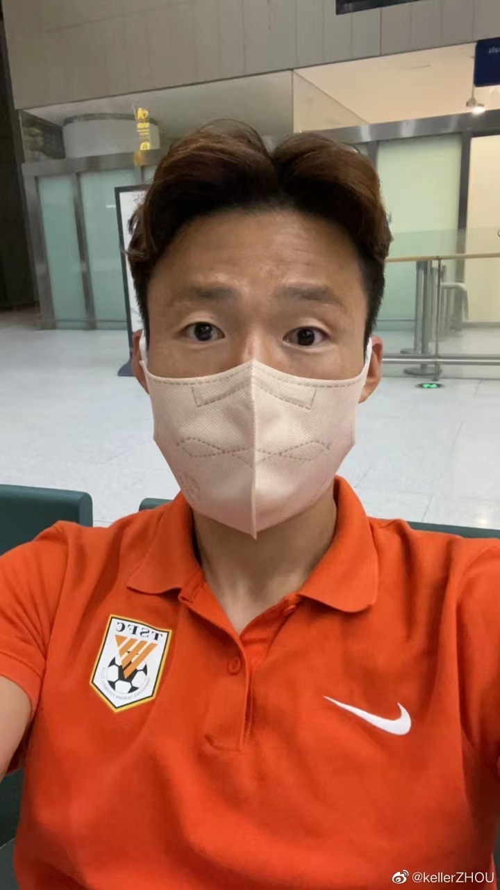 经纪人晒孙准浩照片:伤愈回归,落地青岛!继续战斗