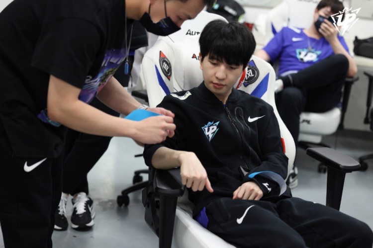 【赛后锐评】向前闪现亦有差距 ELK首局无作用次局难挽天倾