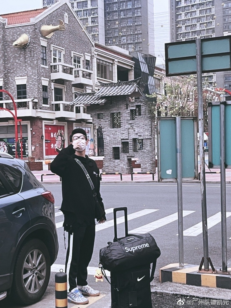 暗示自己会继续留洋,谭凯元发文:没有退路,继续铁着头走